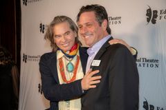 Brad Koepenick interpreta Rafe Simon