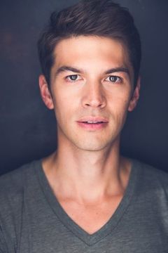 Devin Kawaoka interpreta Handsome Man
