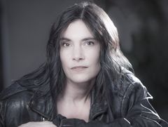 Liane Curtis interpreta Randy