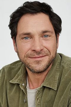 Patrick Labbé interpreta Hicks