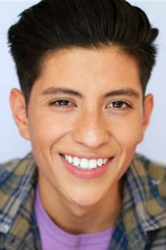 Andrew Steven Hernandez interpreta Robbie