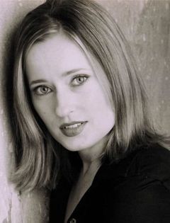 Wendy Russell interpreta Vanessa's Friend #1