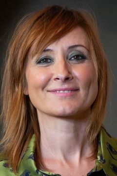 Nathalie Poza interpreta Mort's Mother
