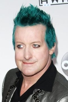 Tre Cool interpreta Himself (voice)