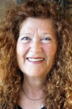 Evelyne Didi interpreta Yvette