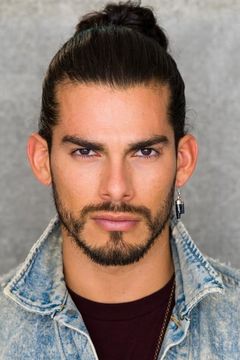 Angel Garet interpreta Make-Up Artist