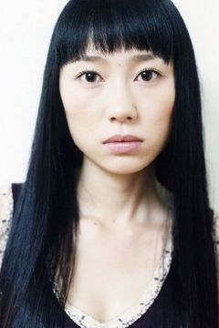 Michié interpreta Tomogi Wife