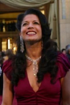 Dina Eastwood interpreta Reporter #1