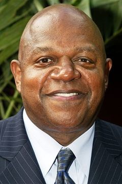 Charles S. Dutton interpreta Percy Walker