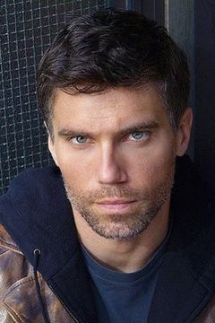 Anson Mount interpreta David Maddox