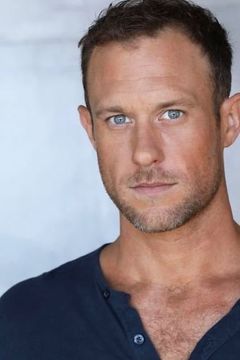Trey McCurley interpreta Handsome Man