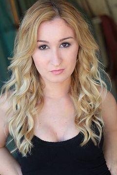 Chelsea O'Toole interpreta Patient (uncredited)