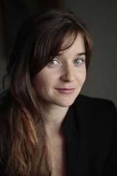 Marie Petiot interpreta Stella Magrou