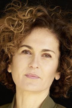 Marie-Lou Sellem interpreta Dr. Anna Jacobi