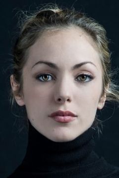 Charlotte Ranson interpreta Isabelle de Valcour