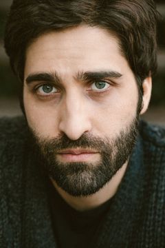 Joey Bicicchi interpreta Andrew