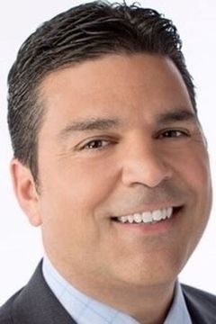 Mike Nicco interpreta San Francisco News Anchor