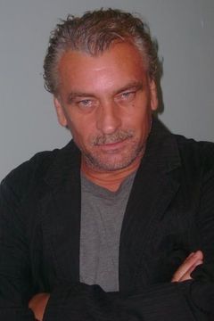 Musto Pelinkovicci interpreta Stavros