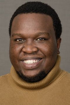Ntlanhla Morgan Kutu interpreta Amos Woodley