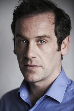 Jason Thorpe interpreta Snobby Auctioneer Organizer