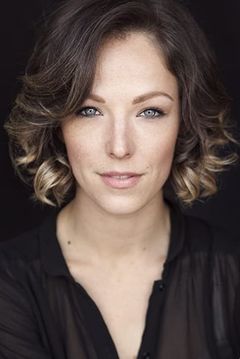 Jennifer Oleksiuk interpreta Dancer and Chorus Performer