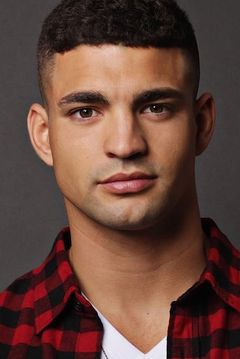 Joshua Diaz interpreta Alejandro