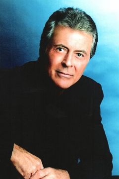 James Darren interpreta Pvt. Spyros Pappadimos