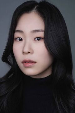 Lee Kyung-chae interpreta Student