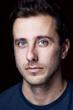 Andrea De Sica interpreta Young zombie (uncredited)