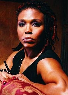 Dee Dee Bridgewater interpreta Molly (Stimme franz. Fassung)