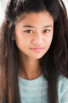 Gillian Alaire Espina interpreta Tiburon Kid on School Bus (uncredited)