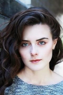 Sophie Reid interpreta Village Lass