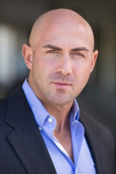 Aaron V. Williamson interpreta Actor (uncredited)