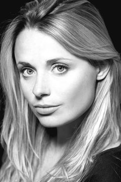 Victoria Shalet interpreta Dietrich's Daughter