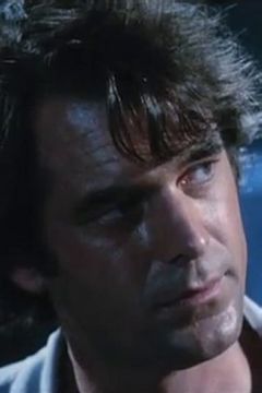 Stan Ivar interpreta Cooper's Father