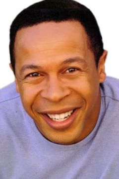 Dennis Singletary interpreta Additional Voices (voice)