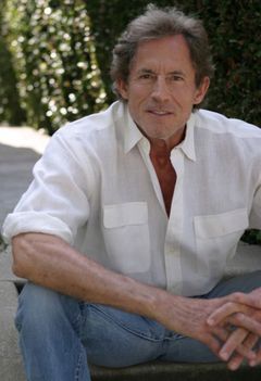 William Paul Burns interpreta Judge