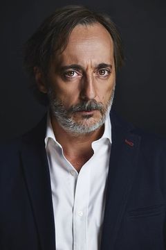 Javi Coll interpreta Luis