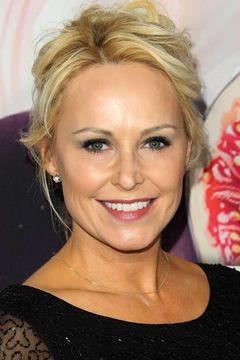 Josie Bissett interpreta Robby Krieger's Girlfriend
