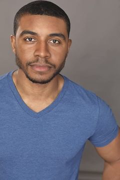 Joseph Lee Anderson interpreta Robert Ross