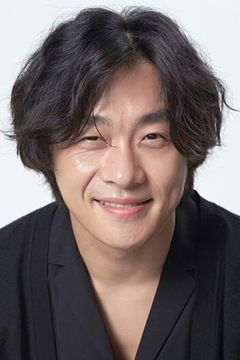 Kim Young-sung interpreta Kim Gi-baek