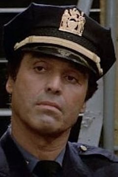 Joe Cirillo interpreta Police Captain