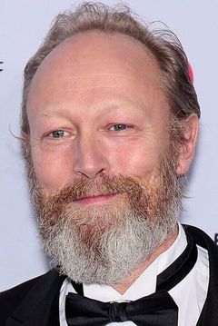 Lars Mikkelsen interpreta Charles Augustus Magnussen