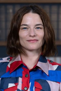 Valerie Pachner interpreta Franziska Jägerstätter