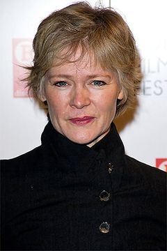 Clare Holman interpreta Louise Purdon