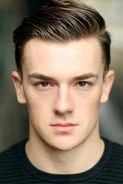 Bradley Connor interpreta Sergeant Gardner