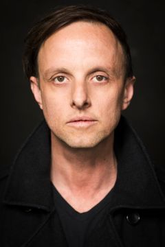 Mark Brady interpreta Screamer