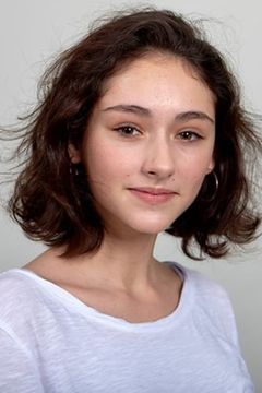 Emily Kusche interpreta Marie