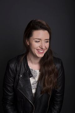 Zoë Worth interpreta Planned Parenthood Worker