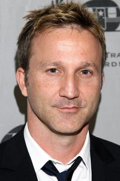 Breckin Meyer interpreta Jared Franklin